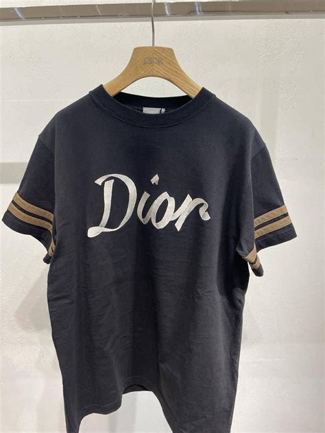 t shirt dior con spilla|Dior.